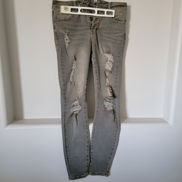 NWOT Grace & Lace grey/faded black jeans. Button fly. Size 6. - Picture 3 of 6